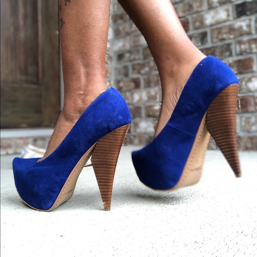 Matiko Blue Suede Pumps